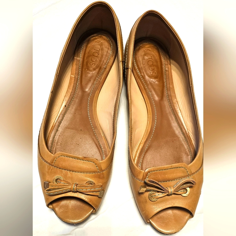 TOD'S Leather Loafer Tan Color  in size 39     B-3